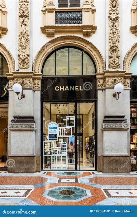 negozio chanel vittorio emanuele di milano|Galleria Vittorio Emanuele II. Chanel si aggiudica  .